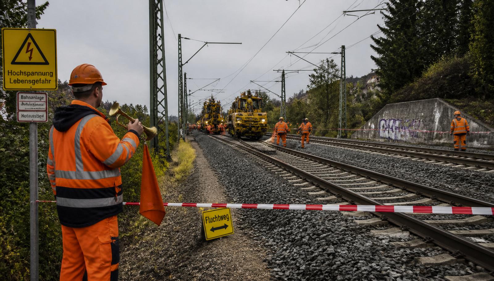 Sicheres Verhalten im Gleisbereich